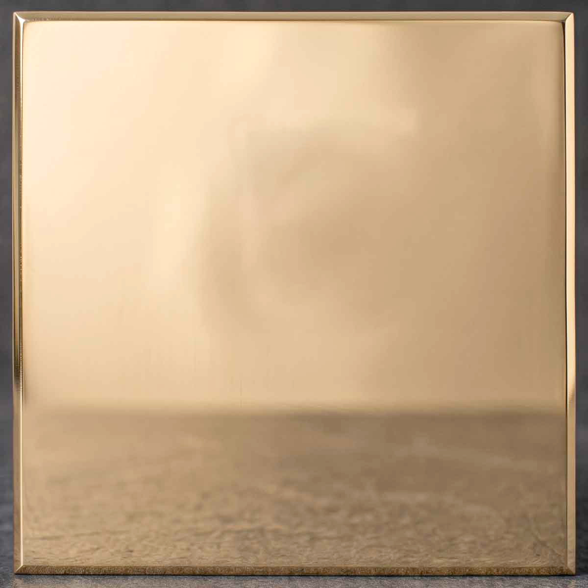 A highly reflective, warm bronze finish that adds a touch of classic opulence. Its mirror-like surface beautifully captures and enhances ambient room lighting.